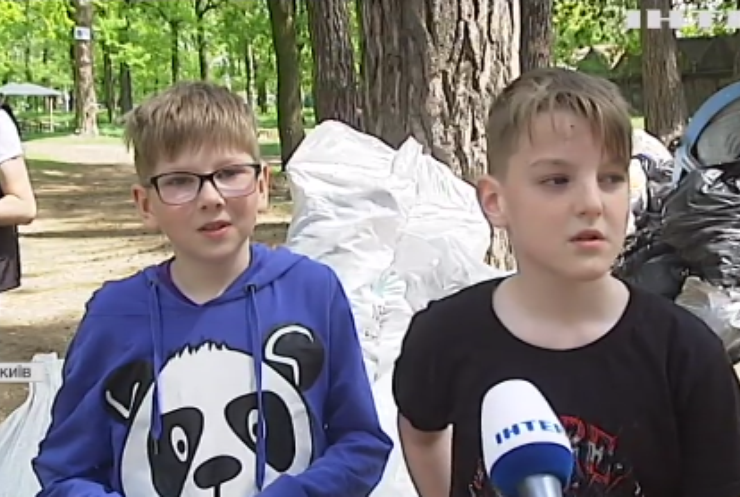 У Києві відбулася акція "Чистий ліс": діти долали маршрут у пів кілометра