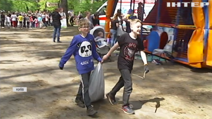 Еко-забіг у Києві: діти змагалися і збирали сміття