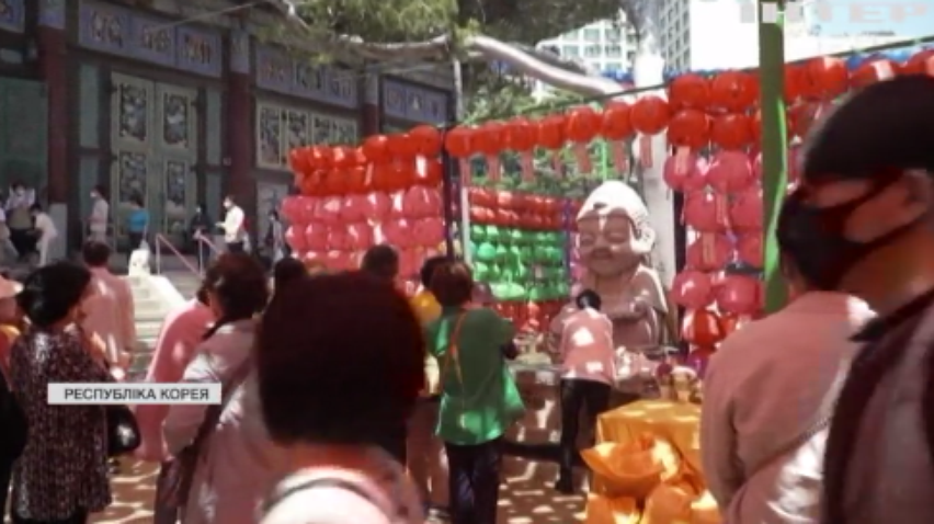 День народження Будди: жителі азійських країн йдуть на урочистості