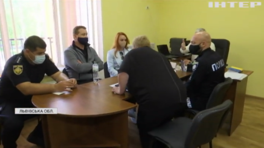 Непедадогічний вчинок: на Львівщині вчителька наказала учню їсти папір