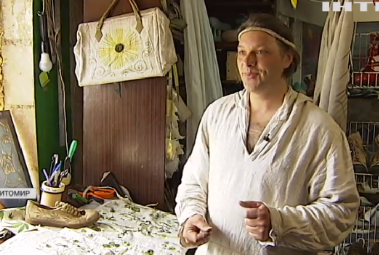 Майстер з Житомира відроджує традицію одягу з коноплі