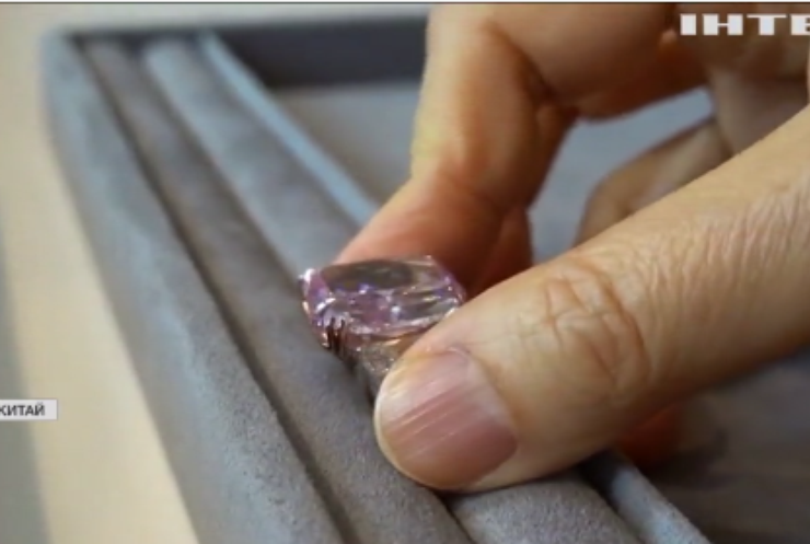 У Гонконгу продали рекордний діамант "Сакура"