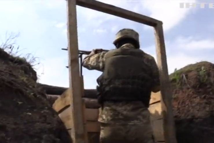 На Донбасі противник обстріляв мирних жителів