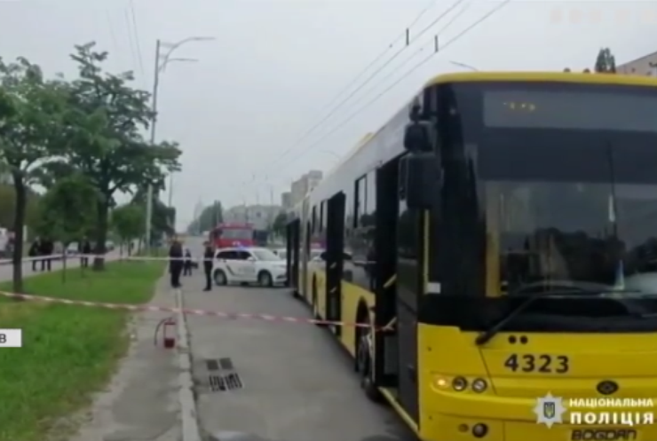У Києві намагалися спалити тролейбус