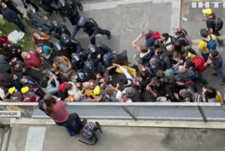Протест фермерів у Парижі: поліція застосувала перцеві балончики