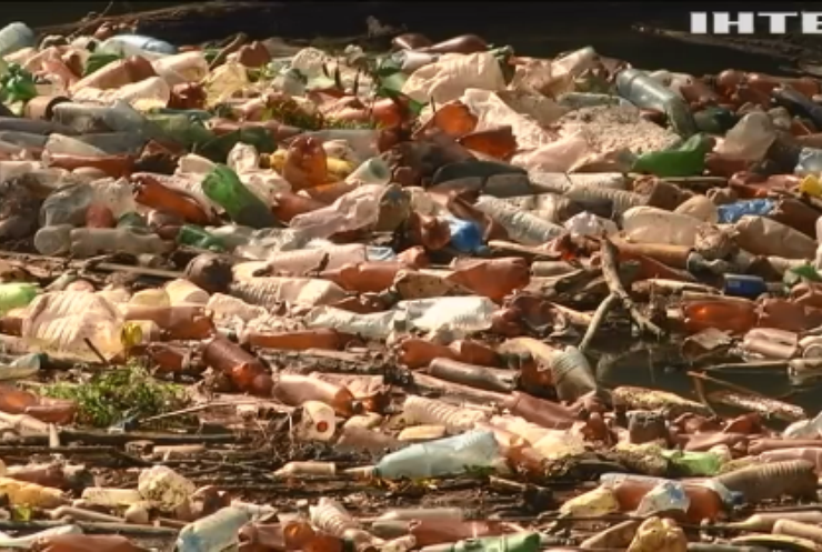 Влада України заборонила використання пластикових пакетів