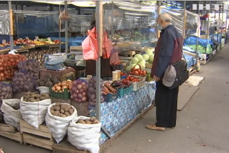 Економіка України: харчові продукти здорожчали майже на третину