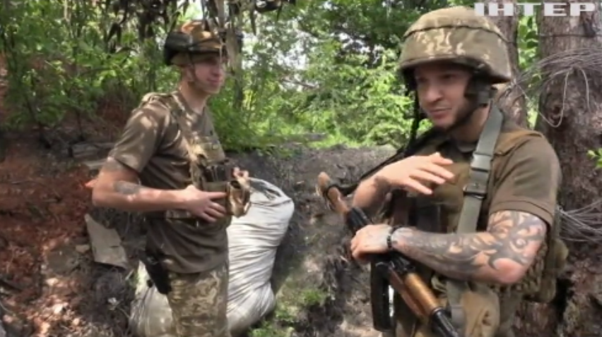 На фронті двоє українських військових підірвалися на міні