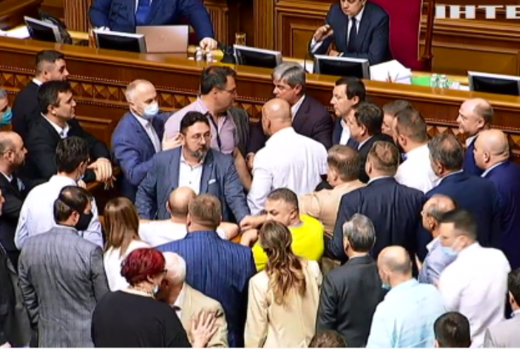 Верховна Рада: депутати вчинили бійку у парламенті