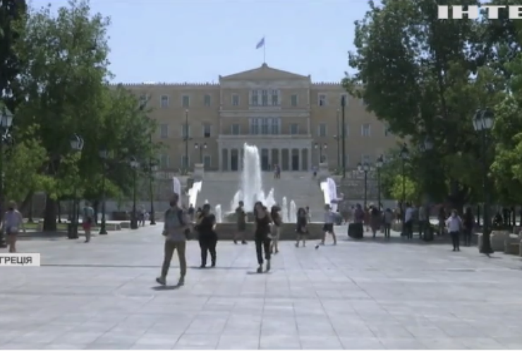 У Греції скасували масковий режим на вулицях