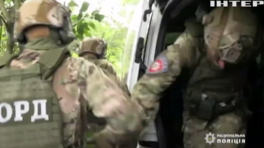 Поліція Вінниці викрила підпільних торговців зброєю
