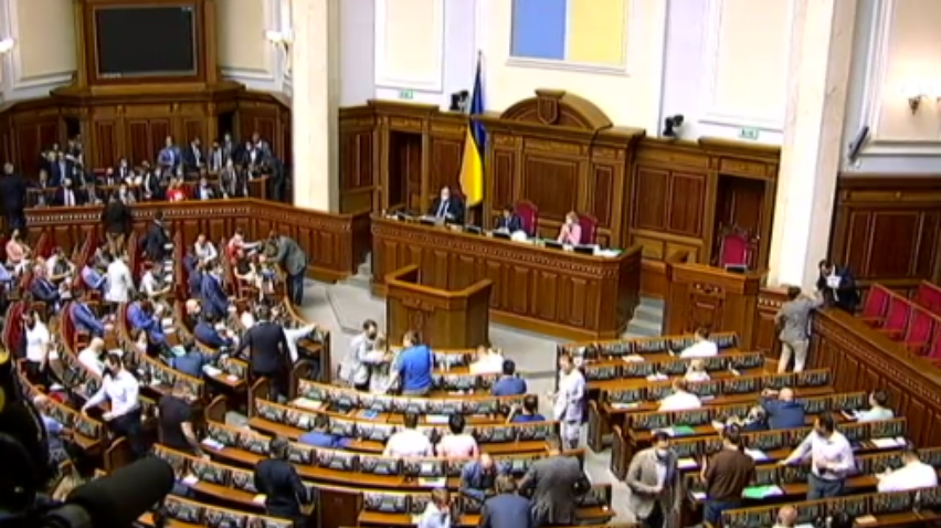 Захист бджіл, спирту та пішоходів: Верховна Рада готується до турборежиму