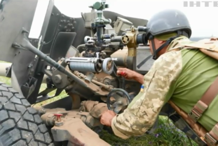 Українські артилеристи проводять тренування на межі з Кримом