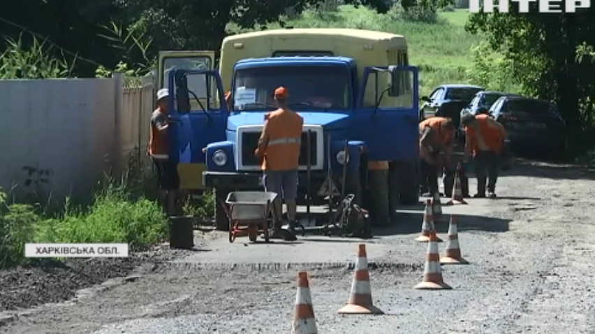 На Харківщині люди обурені бездоріжжям: чому не ремонтують дорогу?