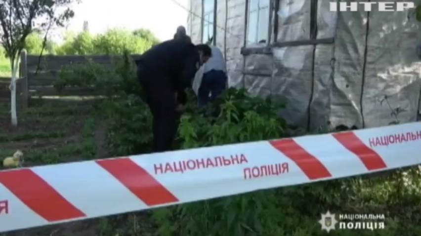 На Житомирщині невідомий обстріляв кімнату приватного будинку