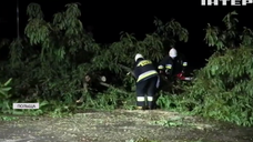 Польщу накрив буревій з градом: пошкоджено сотні будівель