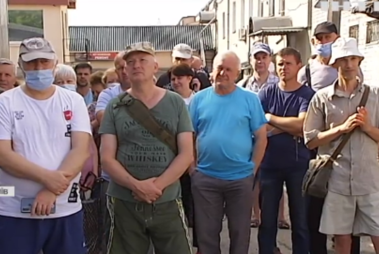 Боротьба за гаражі: у Києві активісти вимагають повернути частину території