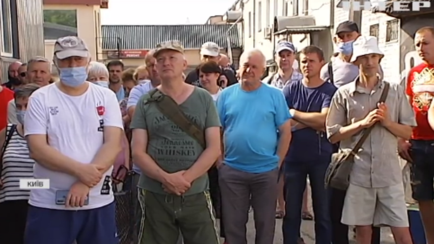 Боротьба за гаражі: у Києві активісти вимагають повернути частину території