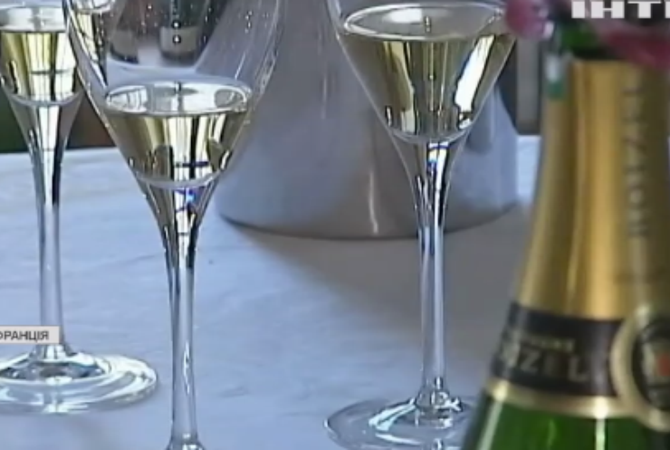 Франція погодилась називати свій напій "ігристим вином" для експорту до Росії