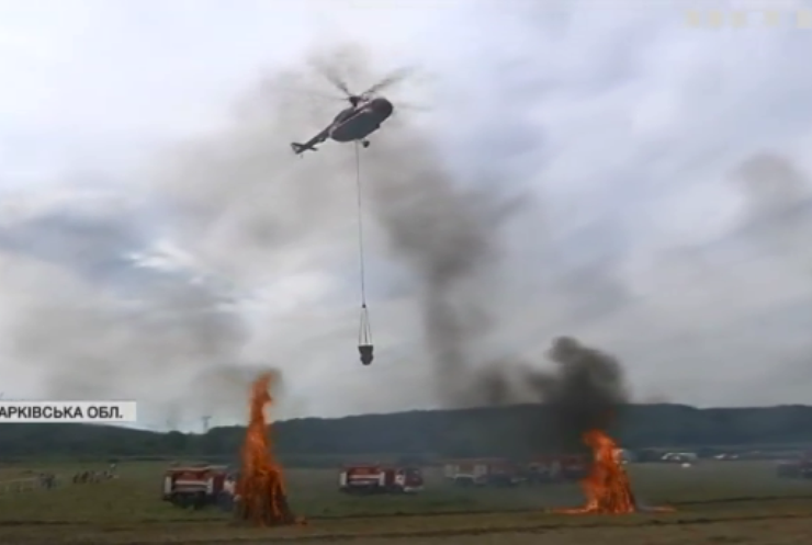 Вогонь наближається до села: на Харківщині провели навчання пожежники