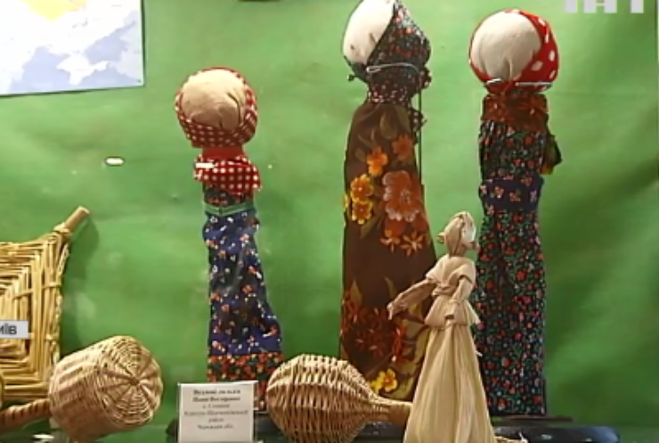 В Україні під одним дахом зібрали понад 200 традиційних ляльок із різних регіонів