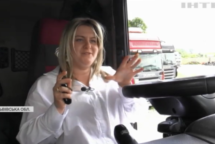 Далекобійниця зі Львова підкорює дороги Європи на вантажівці