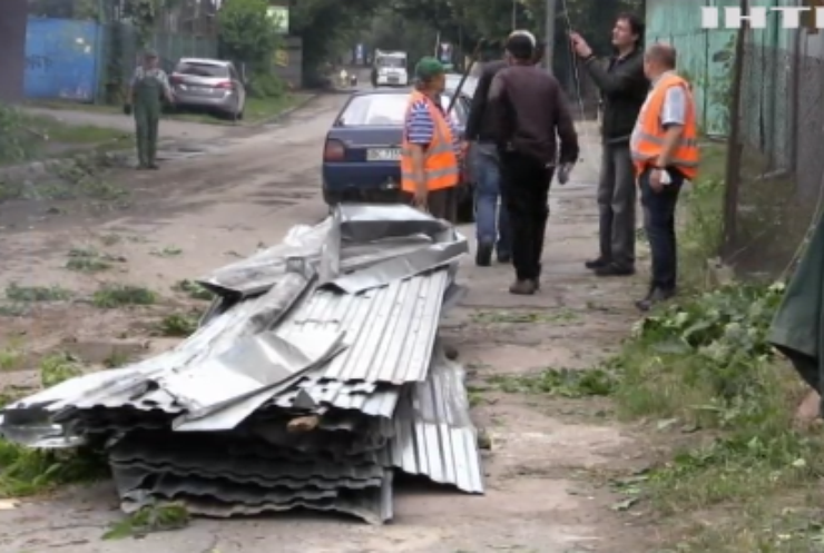 Непогода в Україні: без електрики залишились 529 населених пунктів