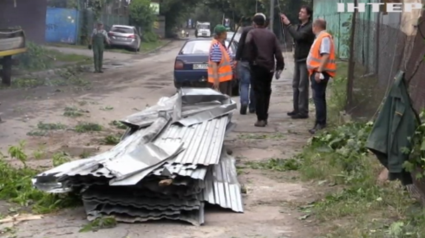 Непогода в Україні: без електрики залишились 529 населених пунктів