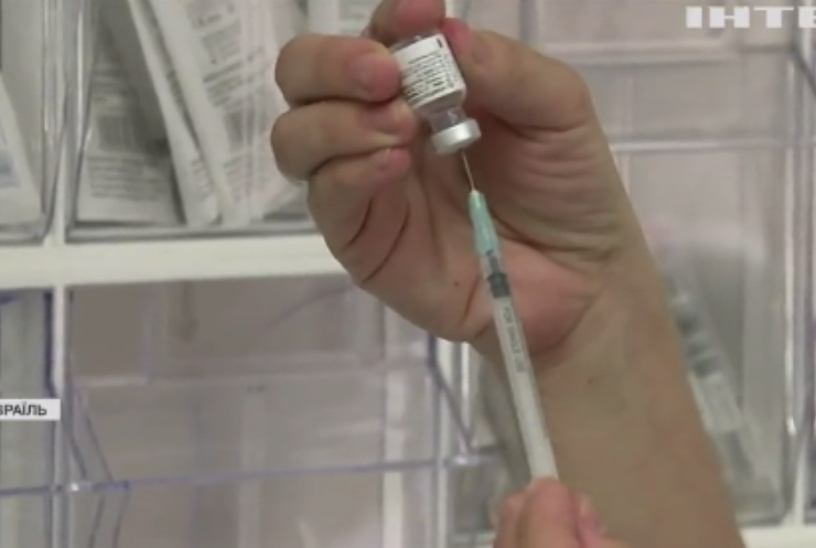 В ізраїльських школах почнуть вакцинувати підлітків проти коронавірусу