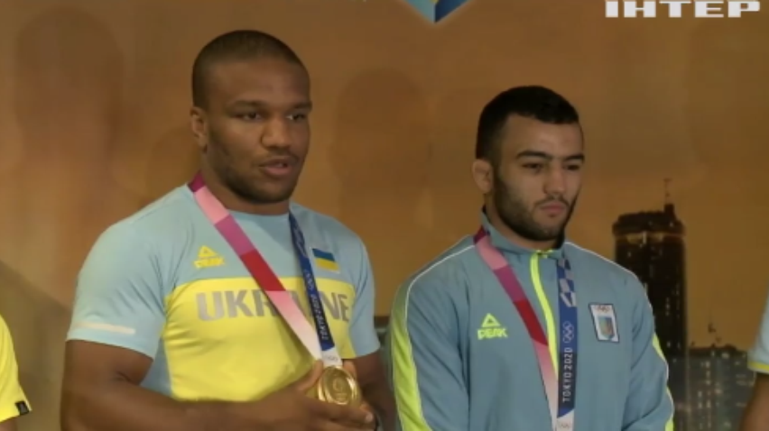 Українські чемпіони повернулись додому: кому присвятив своє "золото" Беленюк?