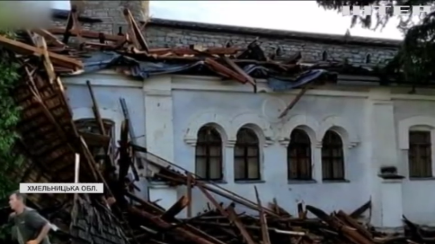 Непогода в Україні: майже пів тисячі населених пунктів знеструмлені