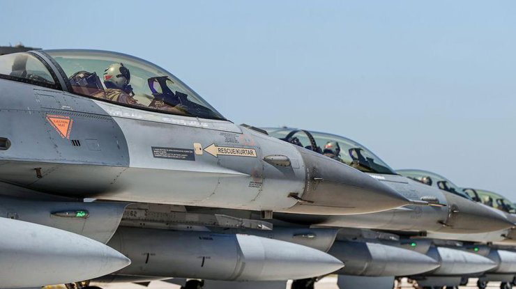 Чи потрібні Україні несправні винищувачі F-16